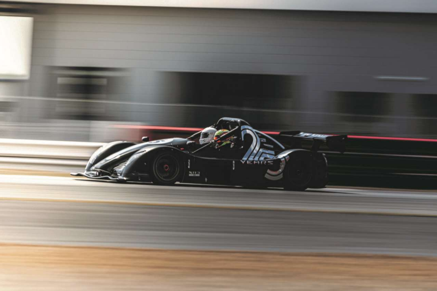 Motorsport nie sprzedaje produktów, sprzedaje emocje, aspiracje Motorsport nie sprzedaje produktów, sprzedaje emocje, aspiracje